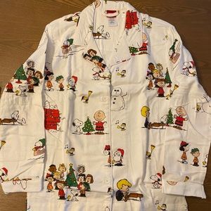 Never worn Peanuts flannel pajama set.